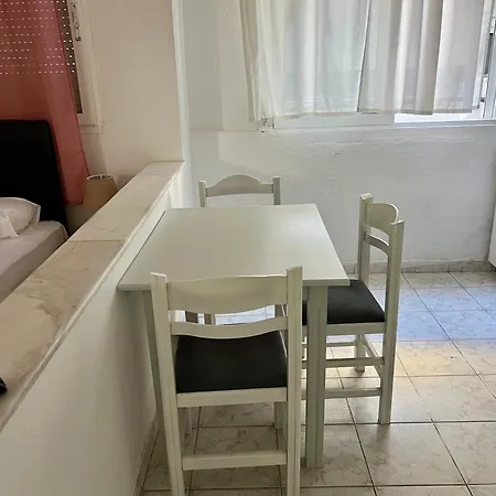 Ξενοδοχείο Pelekan And Athina 11 *